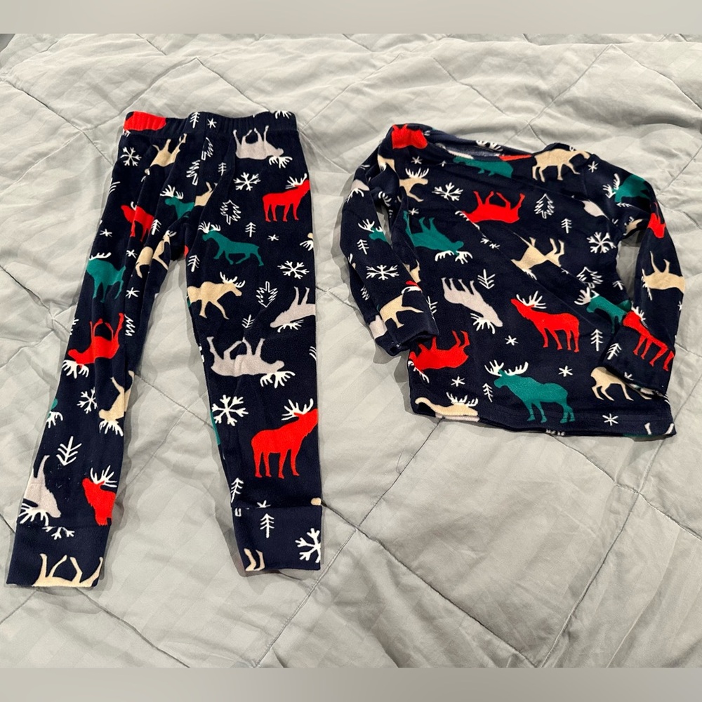 Cat and Jack snuggly soft cozy velour winter pajamas 3T 3 toddler
